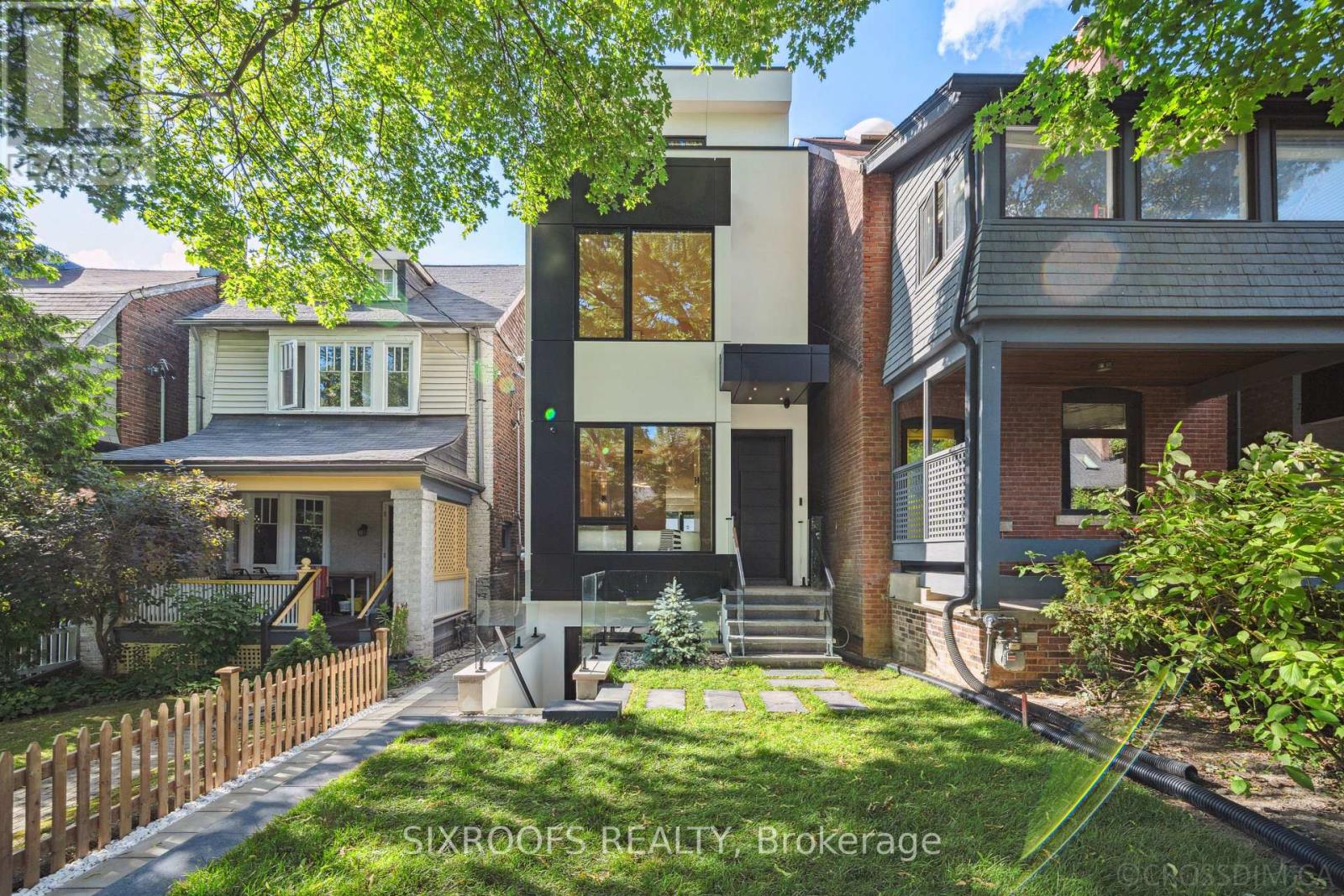 44a Alcina Avenue, Toronto, Ontario  M6G 2E8 - Photo 2 - C12884412