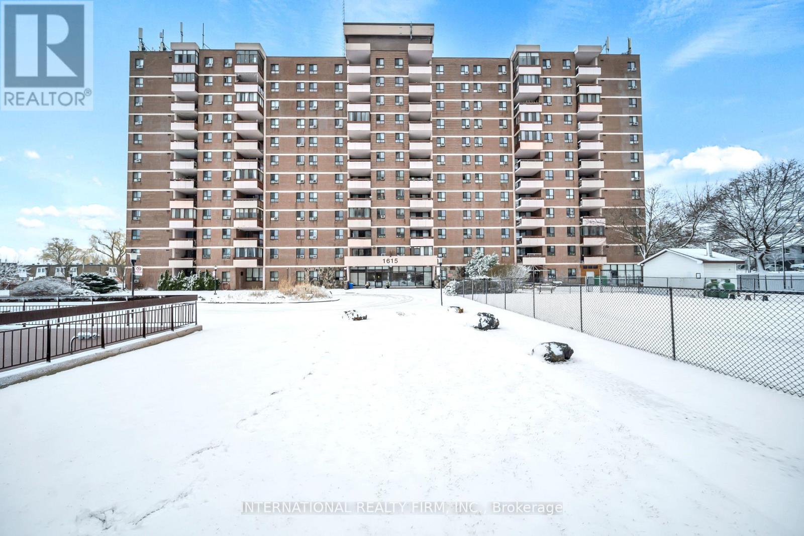 801 - 1615 Bloor Street, Mississauga, Ontario L4X 1S2 - Photo 2 - W12884420