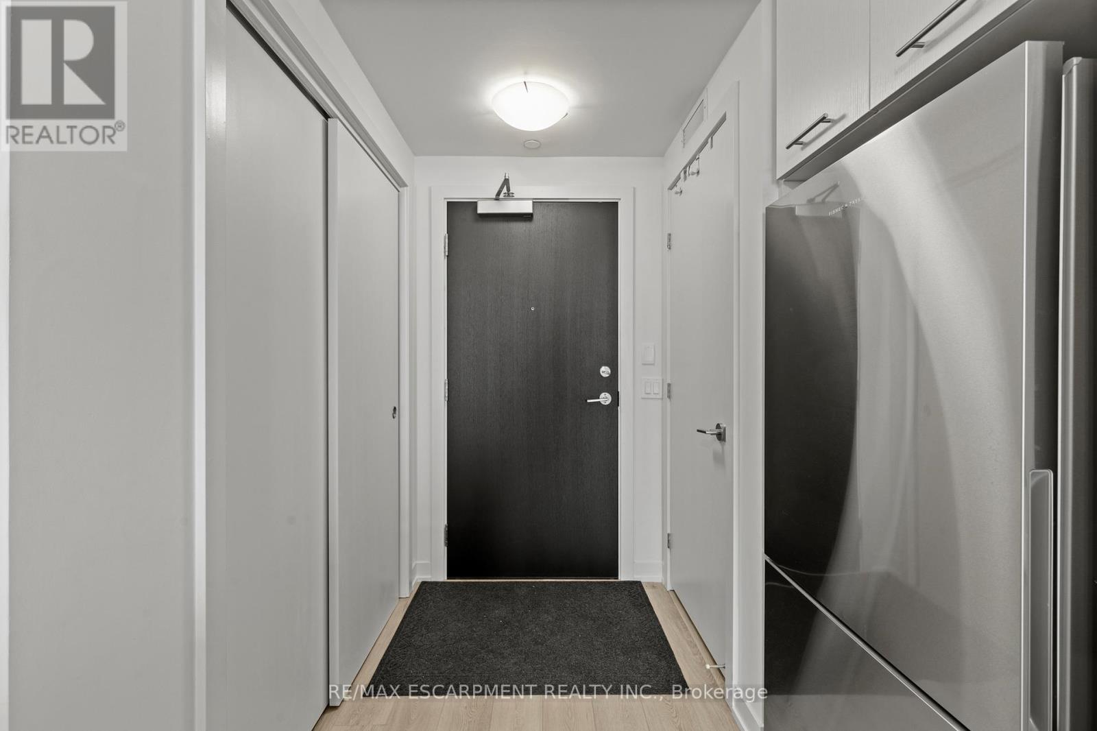 1110 - 385 Winston Road, Grimsby, Ontario  L3M 4E8 - Photo 3 - X12884414