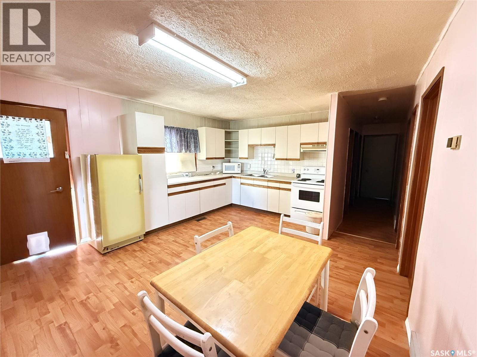 108 2nd Avenue S, Macrorie, Saskatchewan  S0L 2E0 - Photo 5 - SK030149