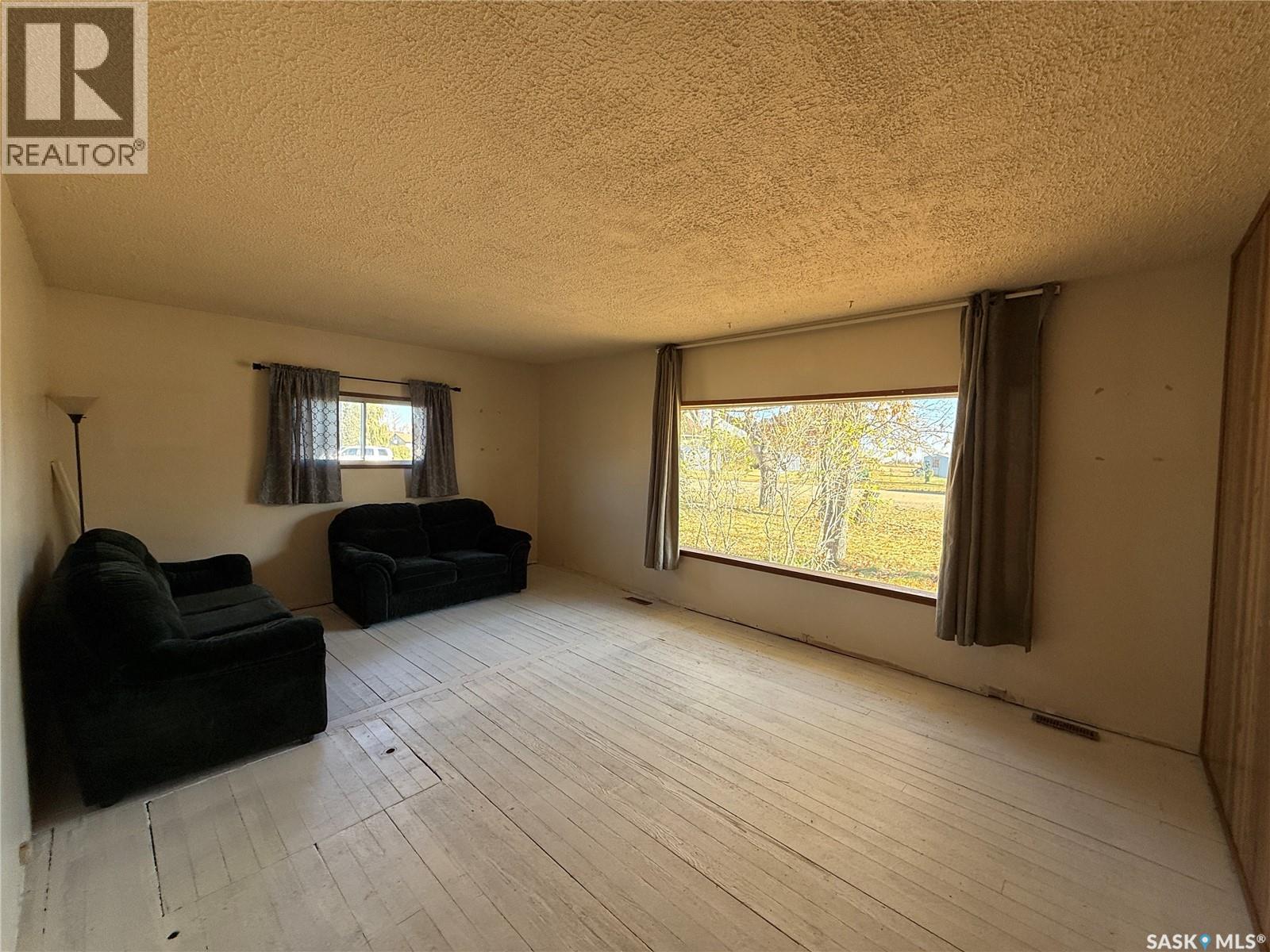 108 2nd Avenue S, Macrorie, Saskatchewan  S0L 2E0 - Photo 3 - SK030149