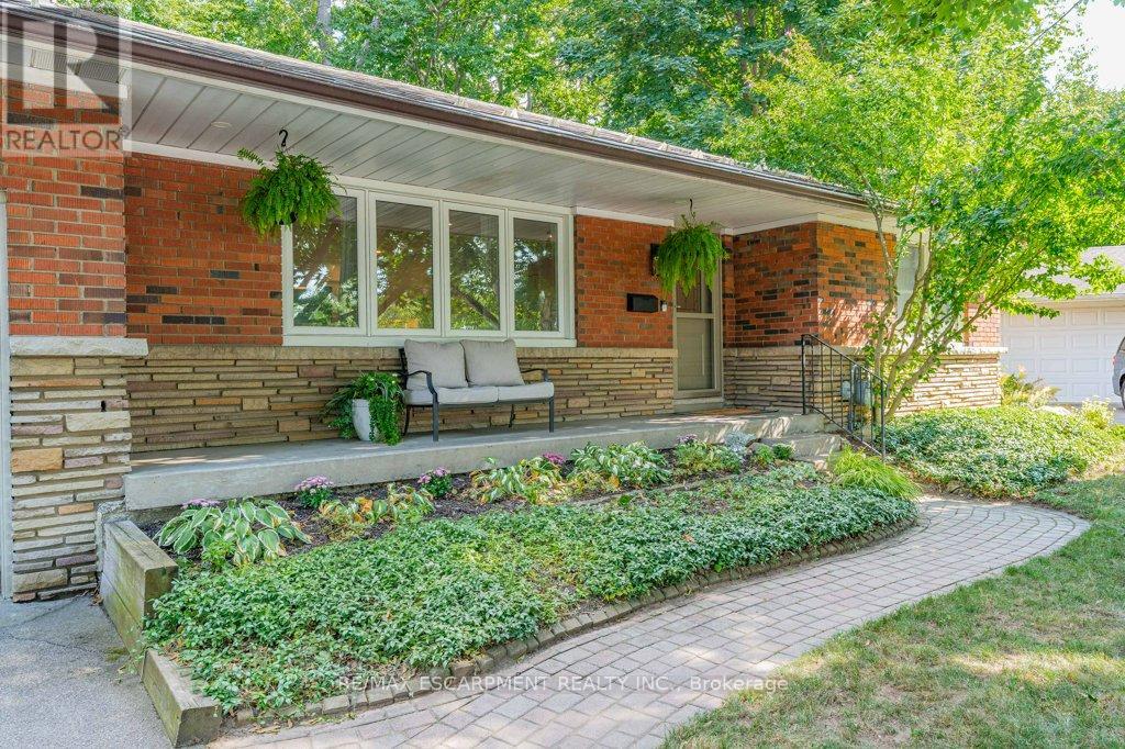 31 Dunning Court, Hamilton, Ontario  L9H 4K8 - Photo 6 - X12878916