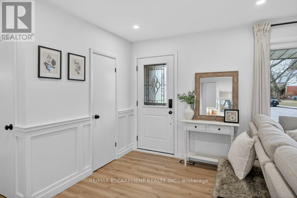 31 Dunning Court, Hamilton, Ontario  L9H 4K8 - Photo 7 - X12878916