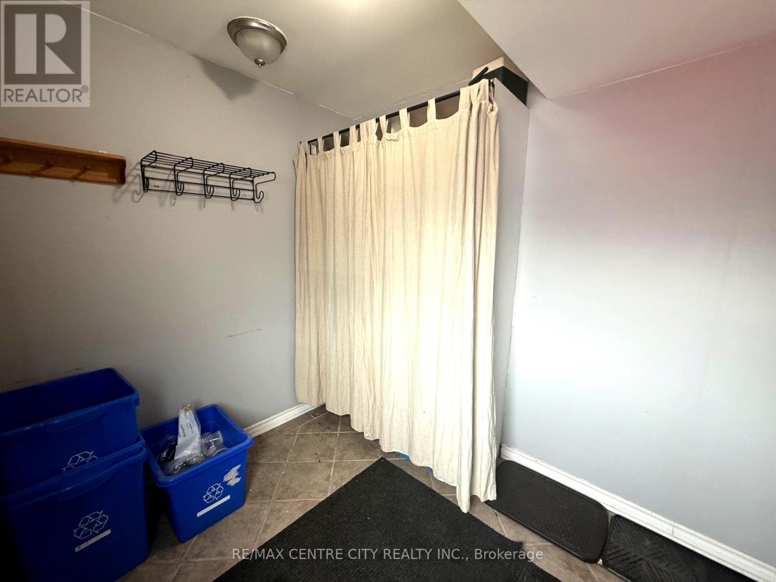 Main - 26 Bruce Street, Brantford, Ontario  N3R 1E2 - Photo 2 - X12884424