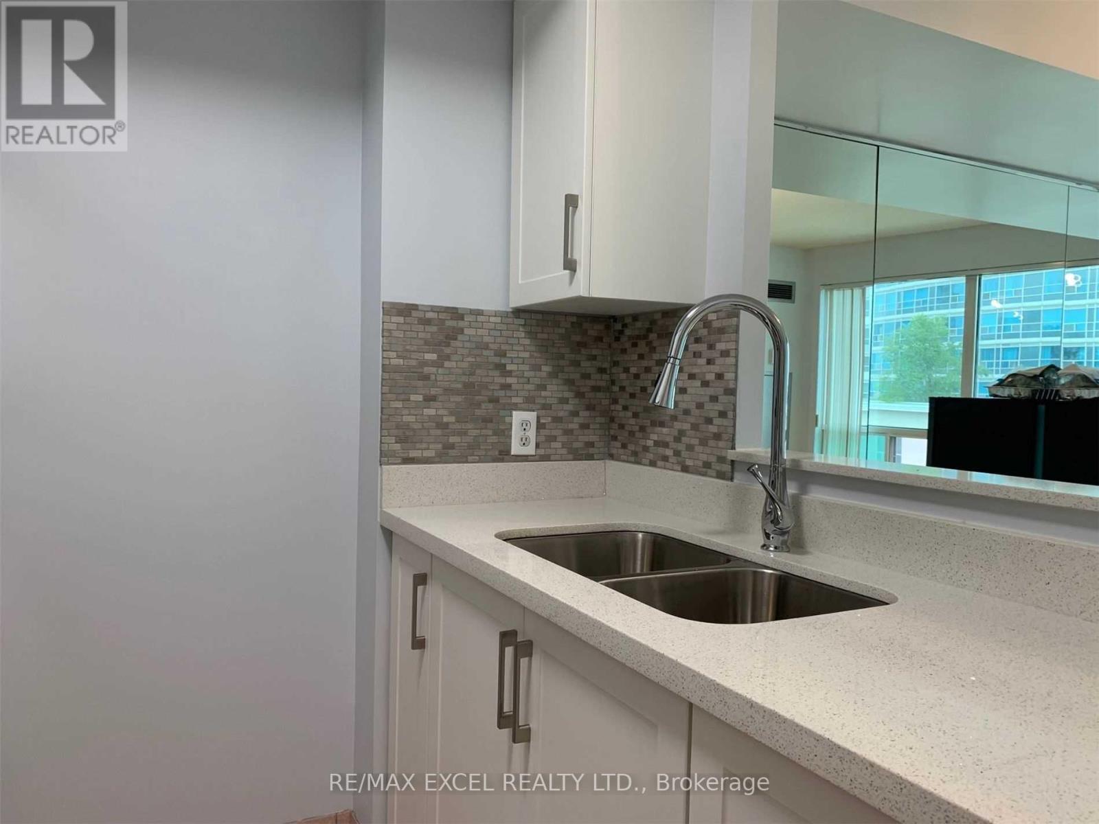 601 - 8 Lee Centre Drive, Toronto, Ontario  M1H 3H8 - Photo 7 - E12884430