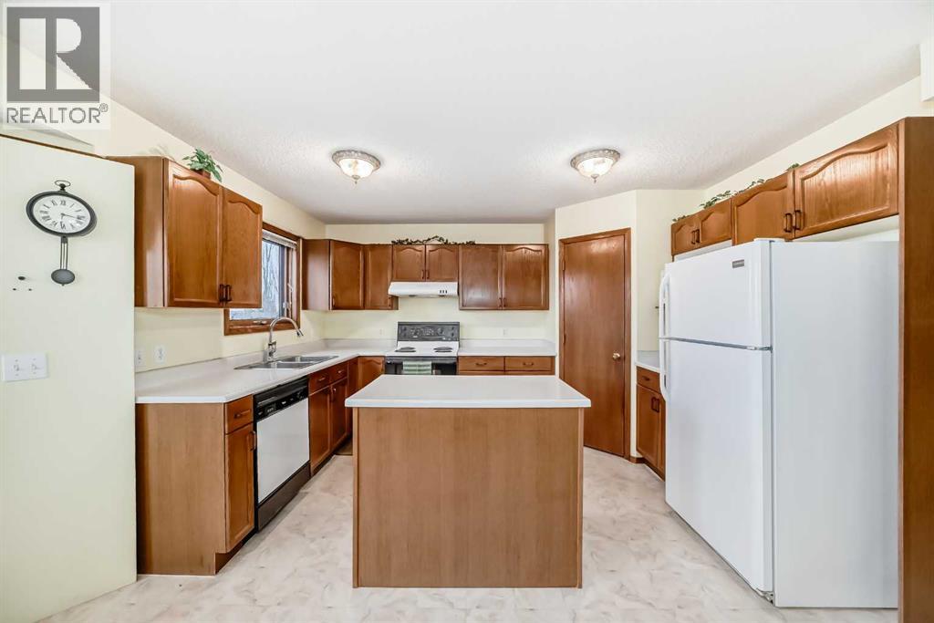 40 Harvest Glen Mews Ne, Calgary, Alberta  T3K 4C2 - Photo 4 - A2293070