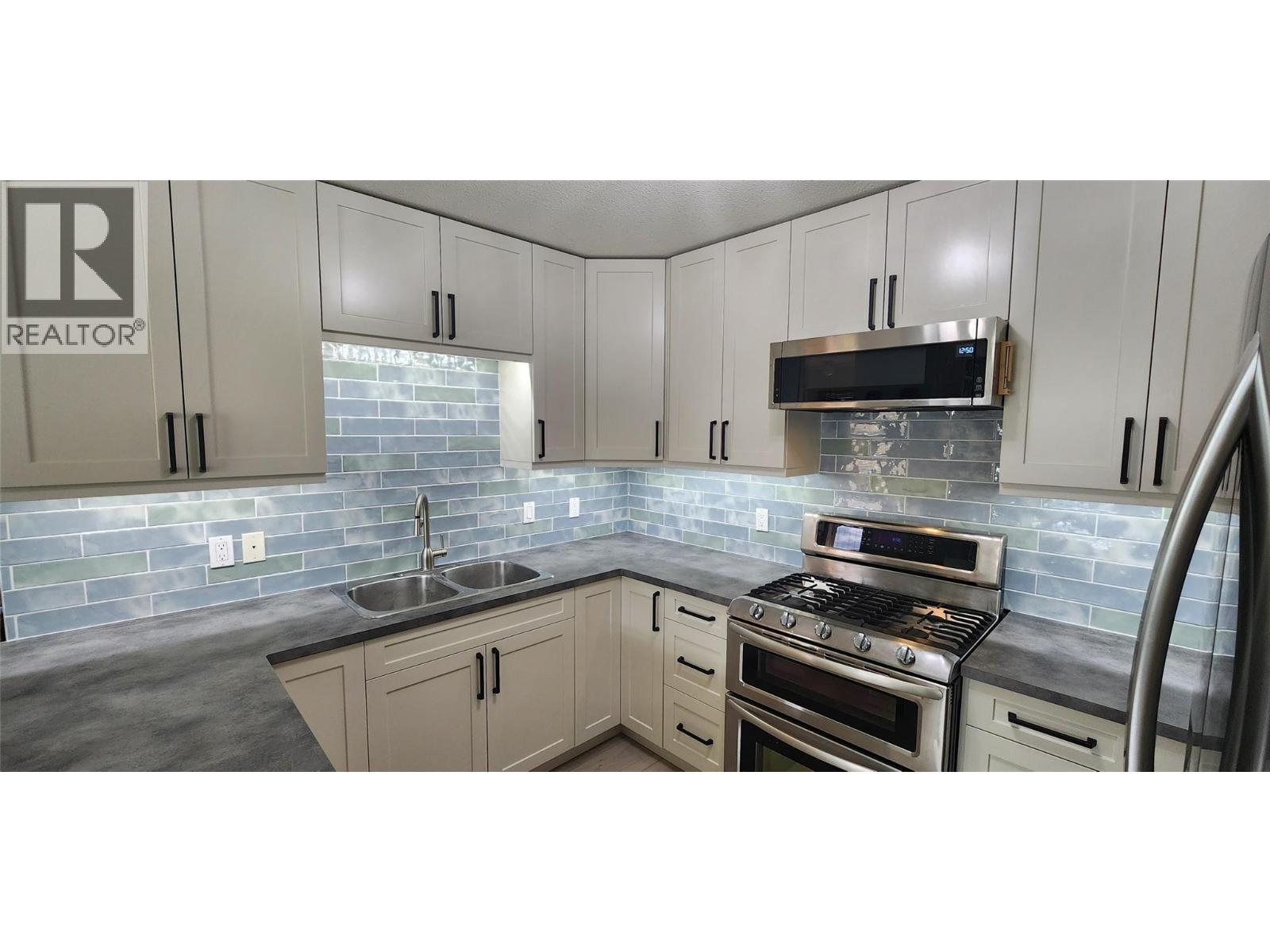 7766 18th Street, Grand Forks, British Columbia V0H 1H2 - Photo 1 - 10378850