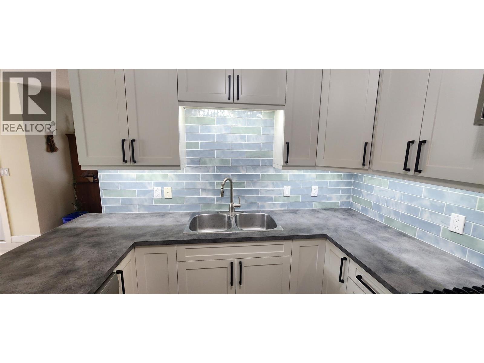 7766 18th Street, Grand Forks, British Columbia V0H 1H2 - Photo 3 - 10378850