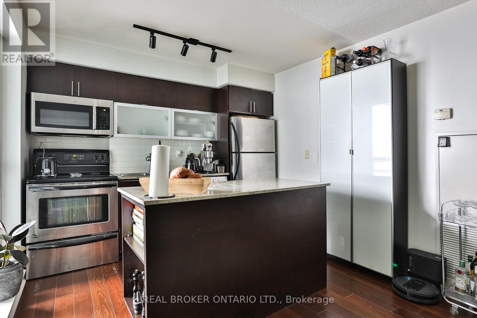 1402 - 80 Western Battery Road, Toronto, Ontario  M6K 3S1 - Photo 5 - C12884444