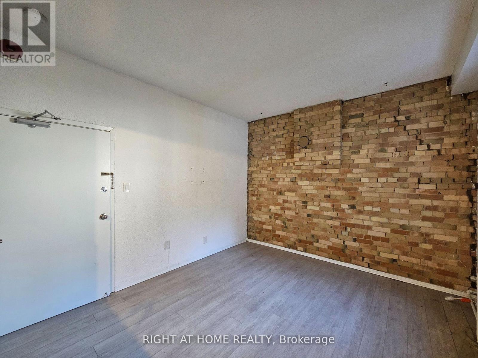 105 - 72 Wellesley Street E, Toronto, Ontario  M4Y 1H2 - Photo 9 - C12884450