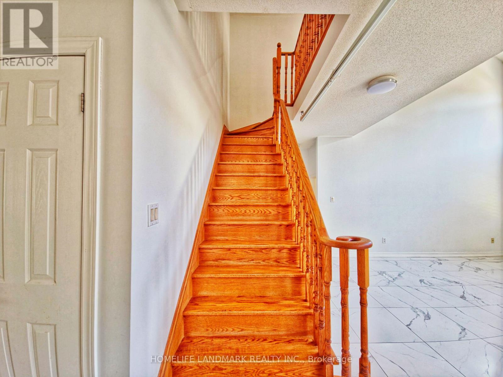 127 Rizal Avenue, Markham, Ontario  L6B 0E5 - Photo 16 - N12883156