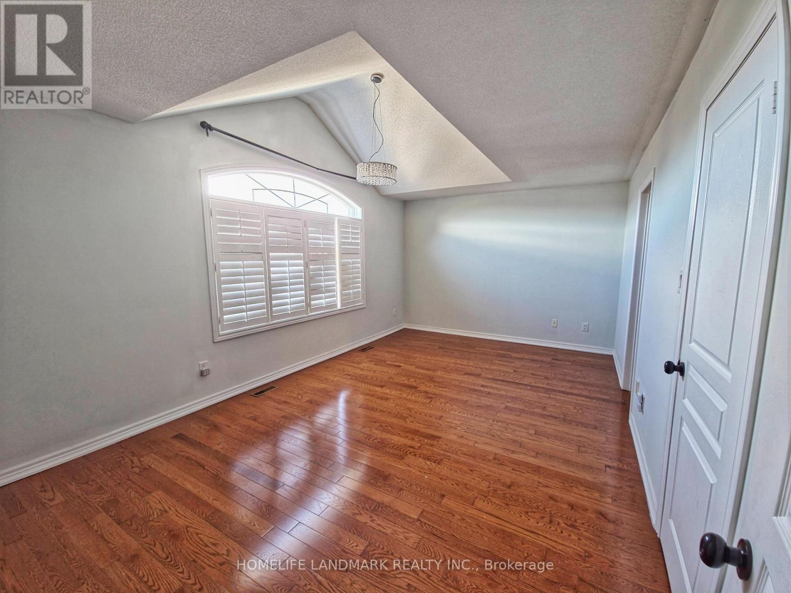 127 Rizal Avenue, Markham, Ontario  L6B 0E5 - Photo 19 - N12883156