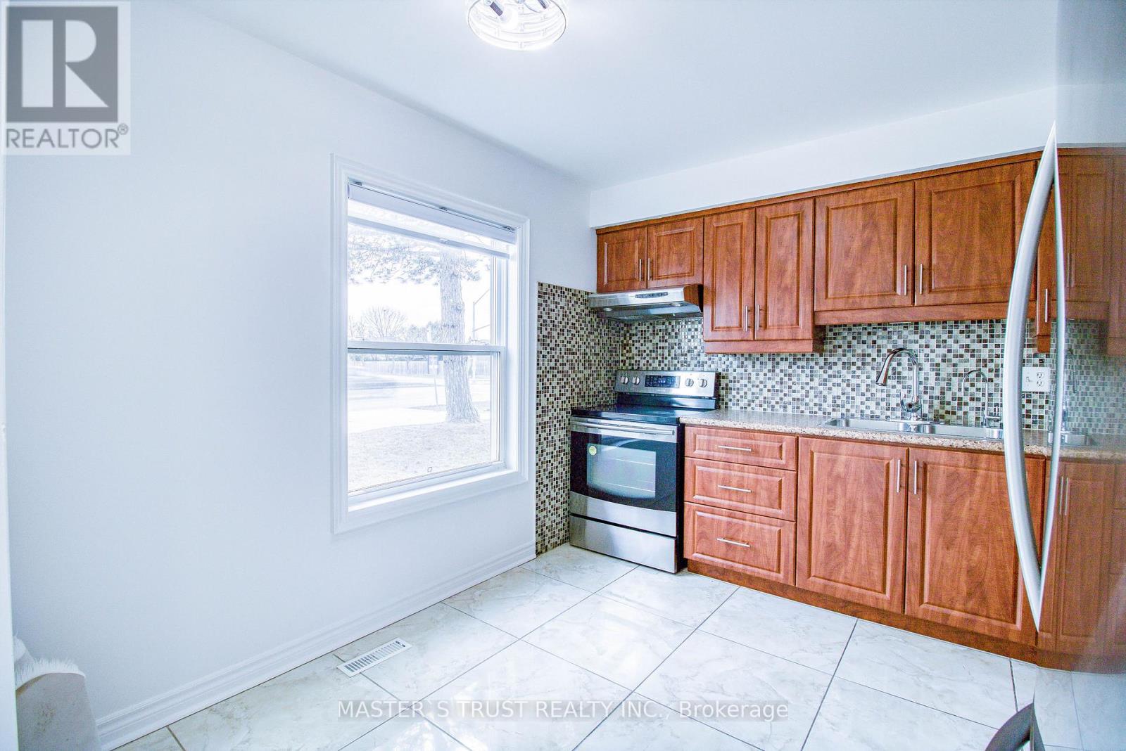1 - 900 Central Park Drive, Brampton, Ontario  L6S 3J6 - Photo 4 - W12884448
