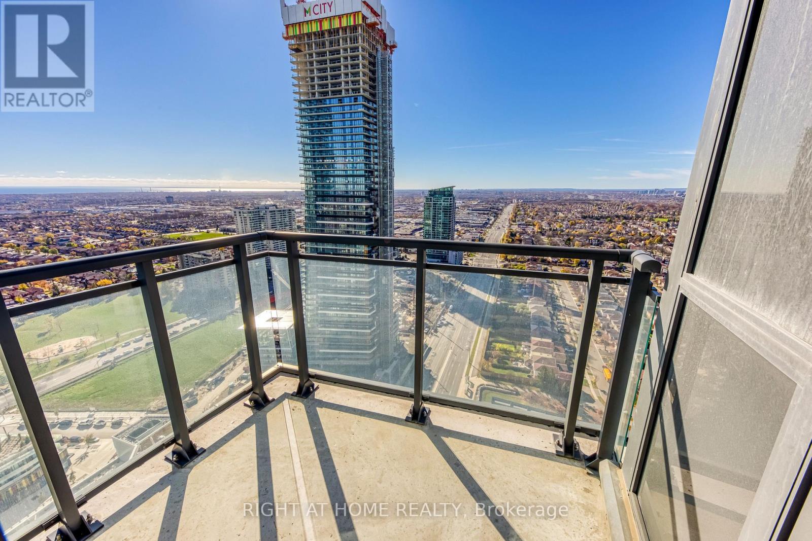 3210 - 4011 Brickstone Mews, Mississauga, Ontario L5B 0J7 - Photo 11 - W12884454