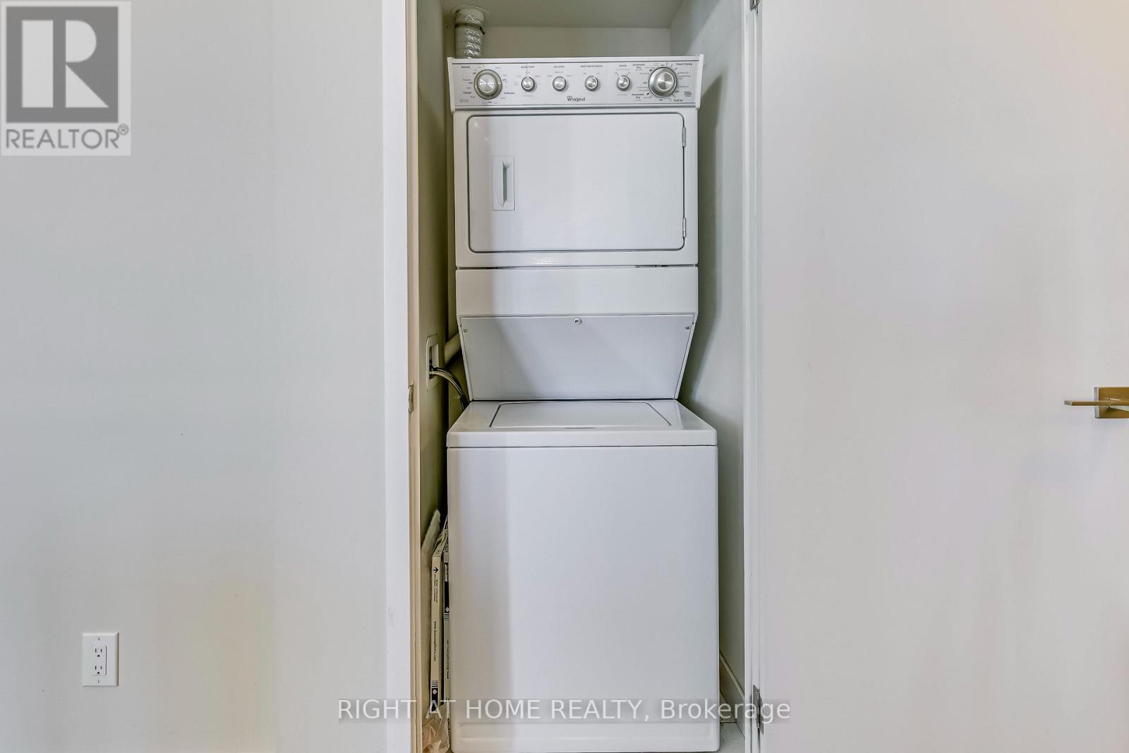 3210 - 4011 Brickstone Mews, Mississauga, Ontario L5B 0J7 - Photo 21 - W12884454