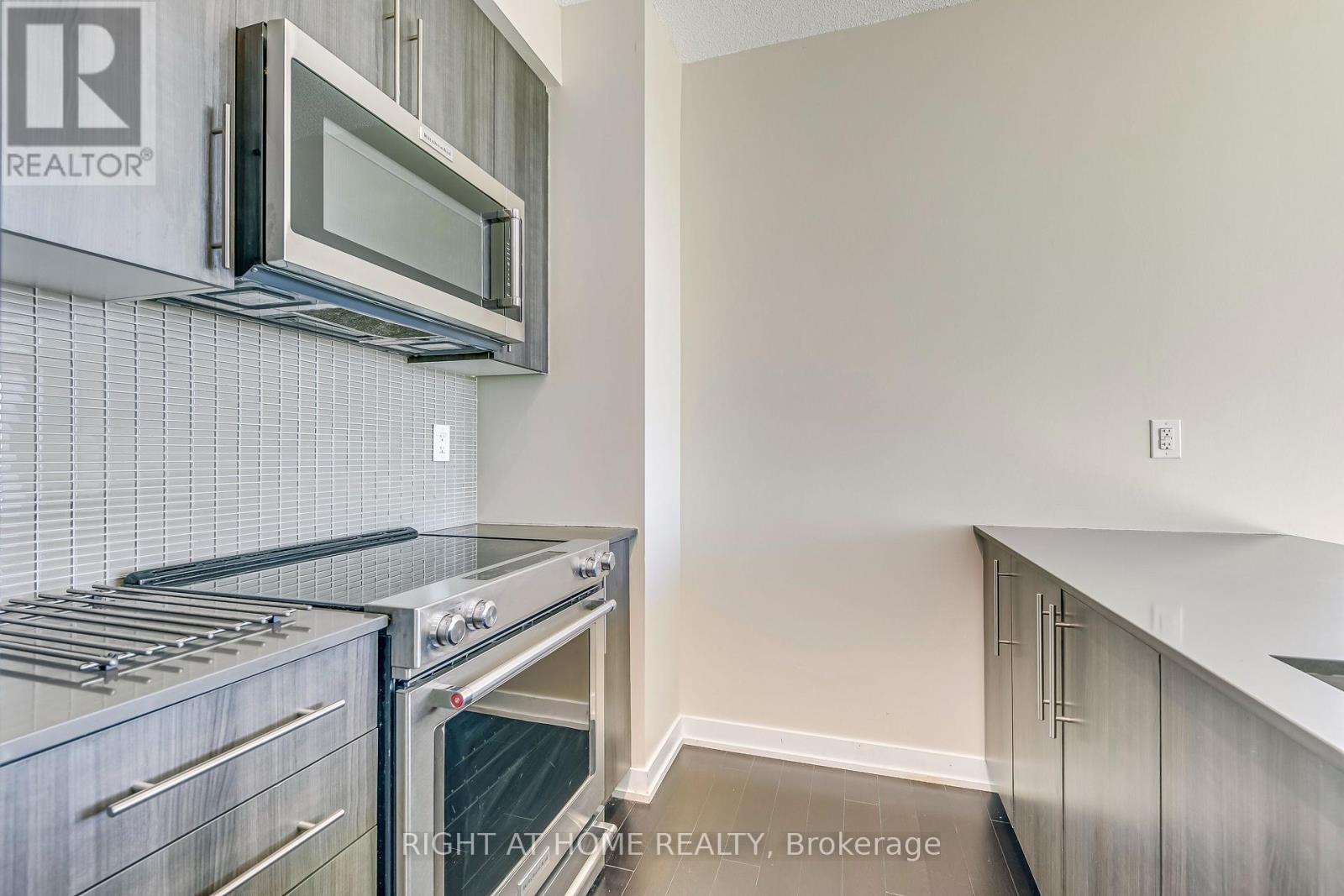 3210 - 4011 Brickstone Mews, Mississauga, Ontario L5B 0J7 - Photo 6 - W12884454