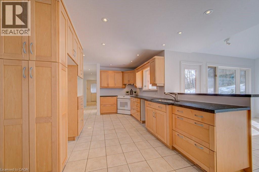 20 Rosslinn Road, Cambridge, Ontario  N1S 3K1 - Photo 7 - 40810476