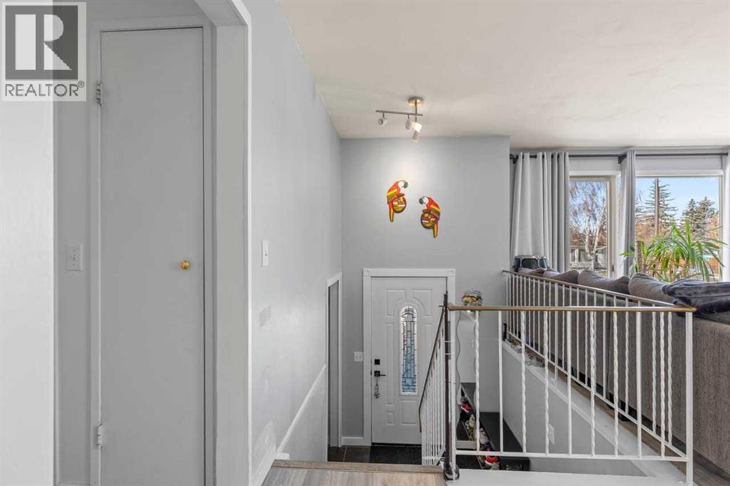 436 Queen Charlotte Road Se, Calgary, Alberta  T2H 4H7 - Photo 3 - A2293139