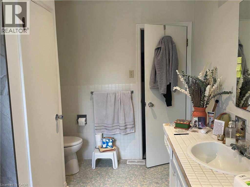 190 Mohawk Avenue, Waterloo, Ontario  N2L 2T3 - Photo 10 - 40812088