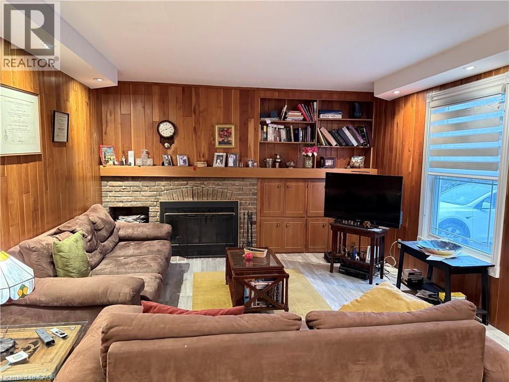 190 Mohawk Avenue, Waterloo, Ontario  N2L 2T3 - Photo 3 - 40812088