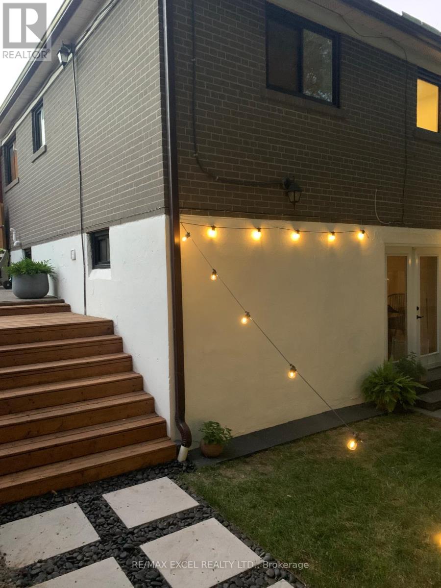 Main - 17 Avis Crescent, Toronto, Ontario  M4B 1B8 - Photo 11 - E12884464