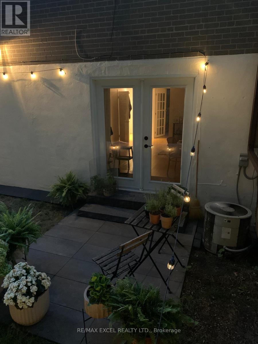 Main - 17 Avis Crescent, Toronto, Ontario  M4B 1B8 - Photo 13 - E12884464