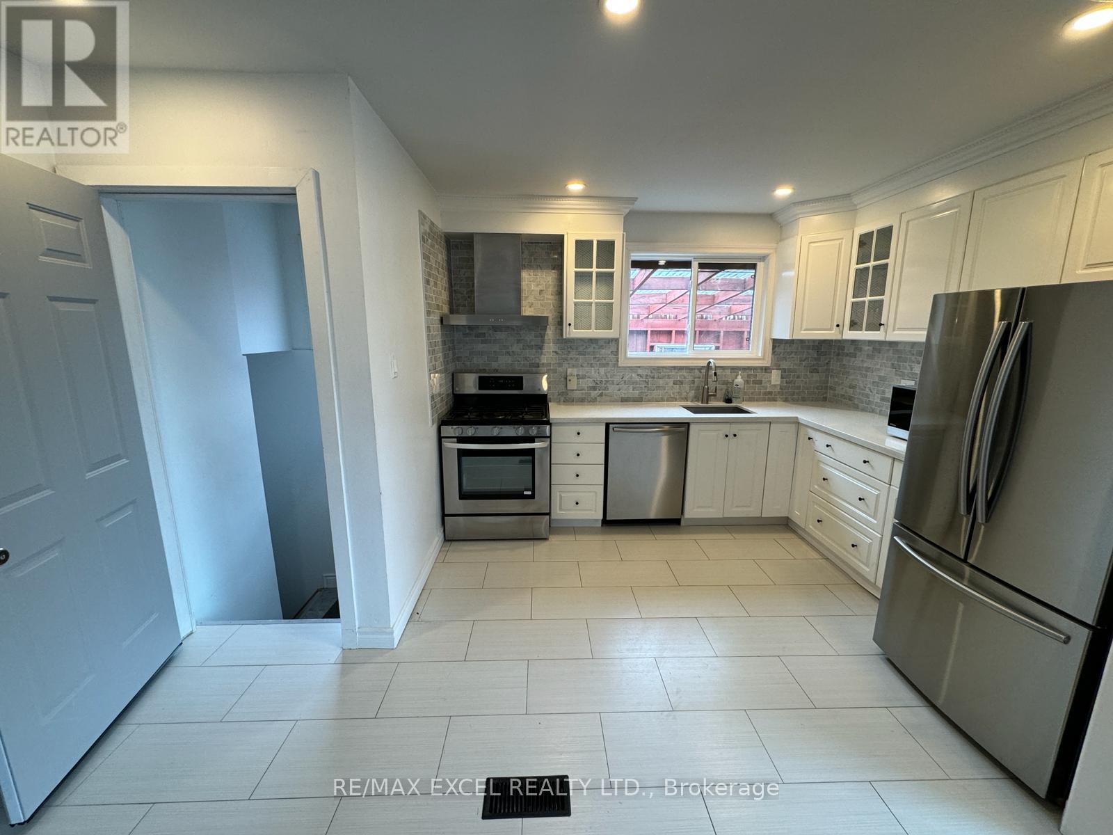 Main - 17 Avis Crescent, Toronto, Ontario  M4B 1B8 - Photo 2 - E12884464