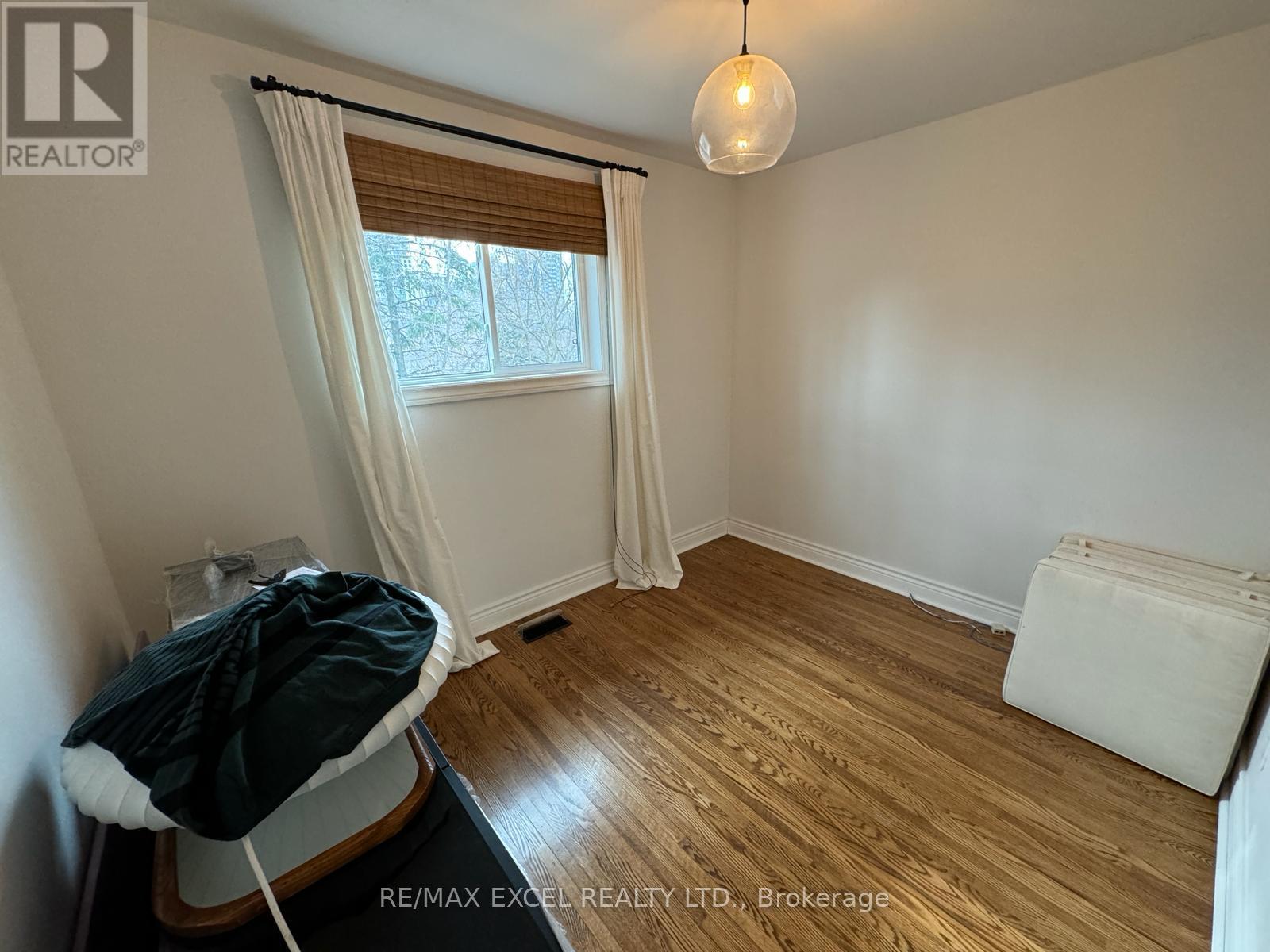 Main - 17 Avis Crescent, Toronto, Ontario  M4B 1B8 - Photo 6 - E12884464