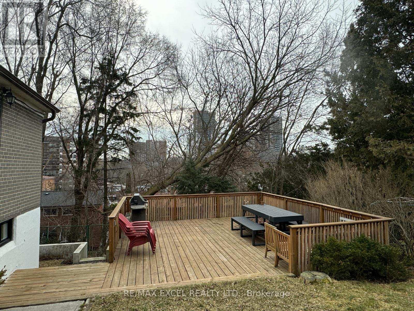 Main - 17 Avis Crescent, Toronto, Ontario  M4B 1B8 - Photo 9 - E12884464