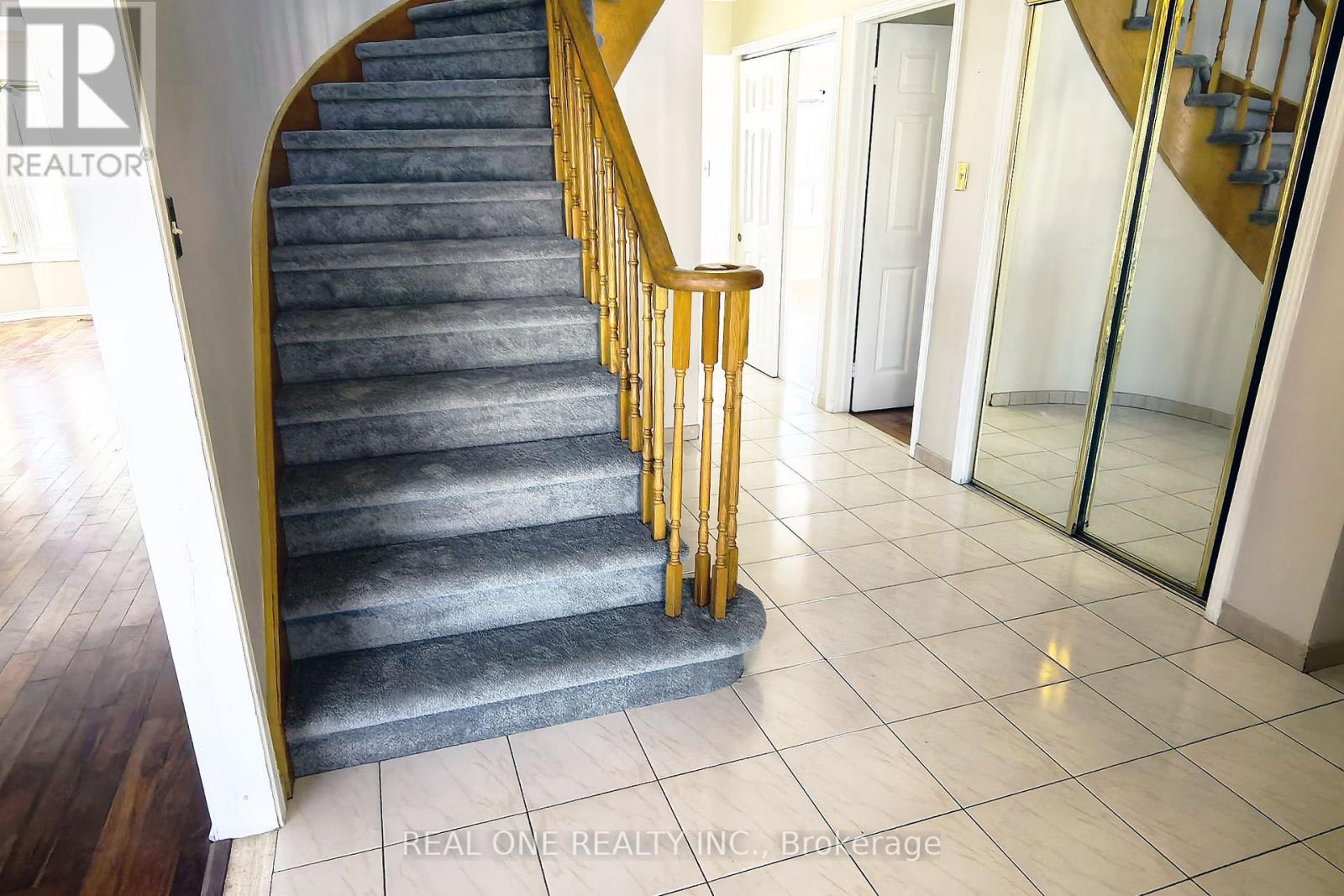 29 Hemlock Drive, Markham, Ontario  L3P 4M5 - Photo 5 - N12884460