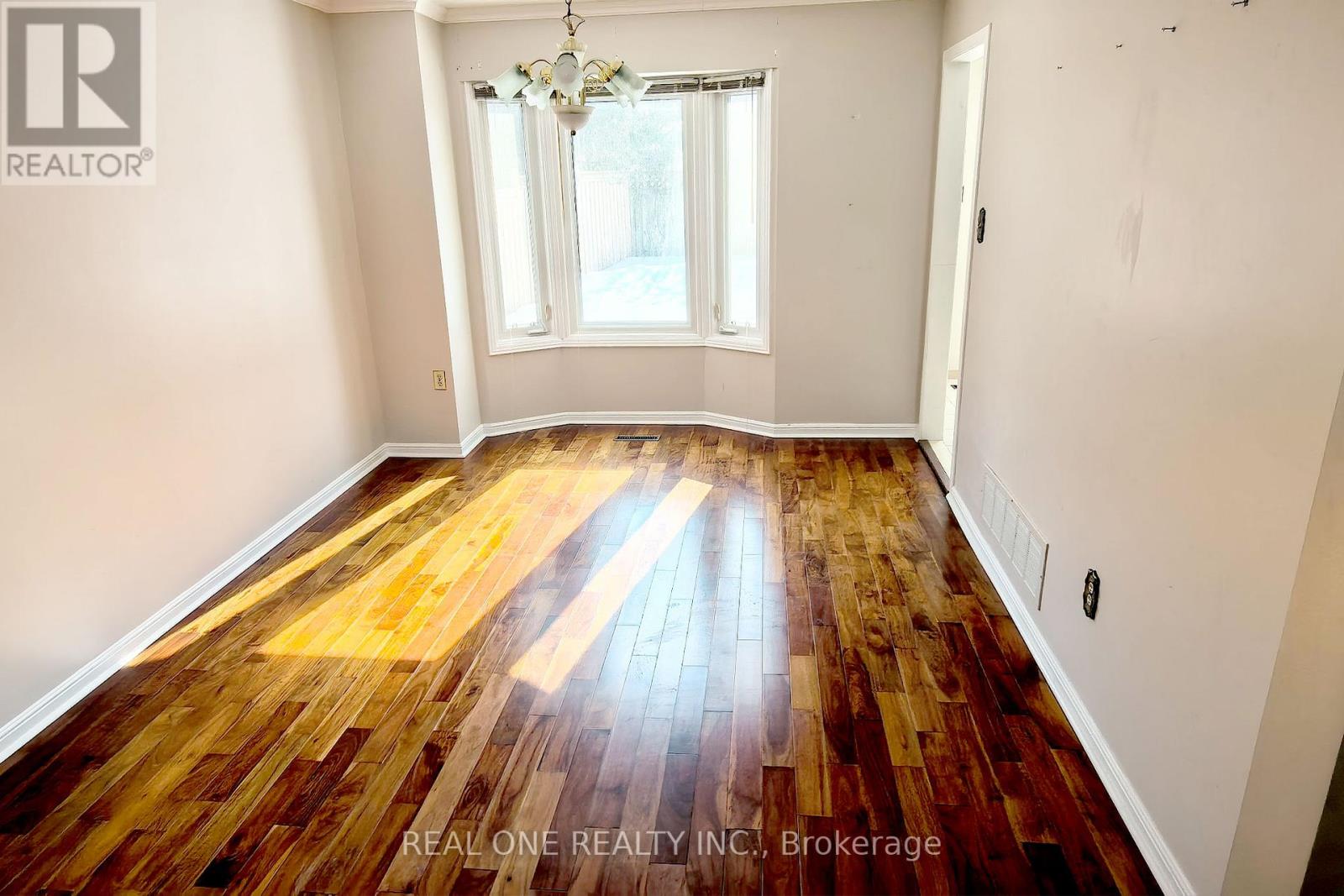 29 Hemlock Drive, Markham, Ontario  L3P 4M5 - Photo 6 - N12884460