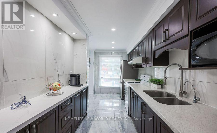 22 Middleton Court, Markham, Ontario  L3R 3G6 - Photo 4 - N12884472