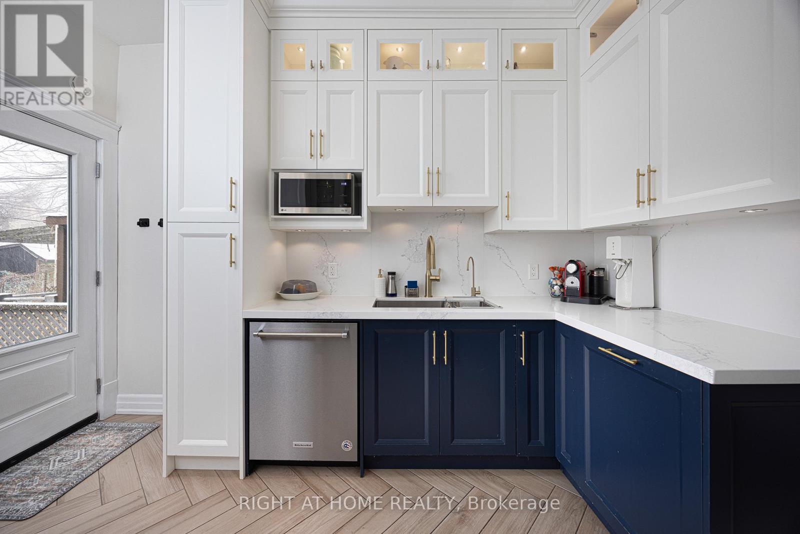 1069 Dovercourt Avenue, Toronto, Ontario  M6H 2X7 - Photo 11 - W12884480