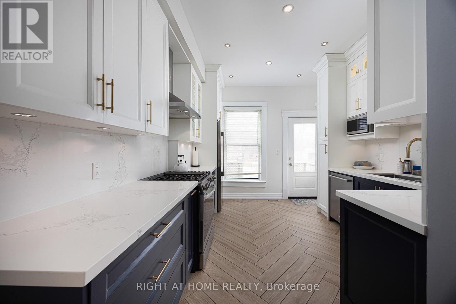 1069 Dovercourt Avenue, Toronto, Ontario  M6H 2X7 - Photo 13 - W12884480