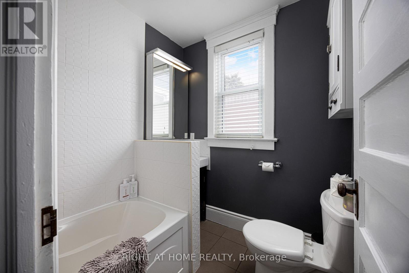 1069 Dovercourt Avenue, Toronto, Ontario  M6H 2X7 - Photo 29 - W12884480