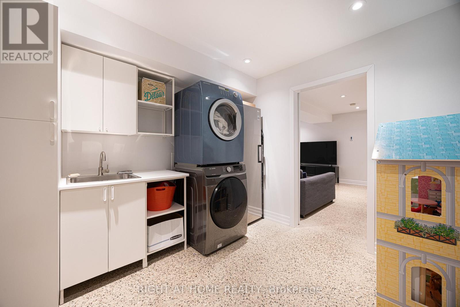 1069 Dovercourt Avenue, Toronto, Ontario  M6H 2X7 - Photo 35 - W12884480