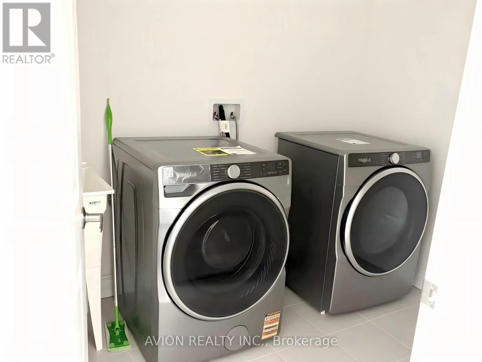 2952 Grindstone Crescent S, Pickering, Ontario L1X 0R5 - Photo 4 - E12884494