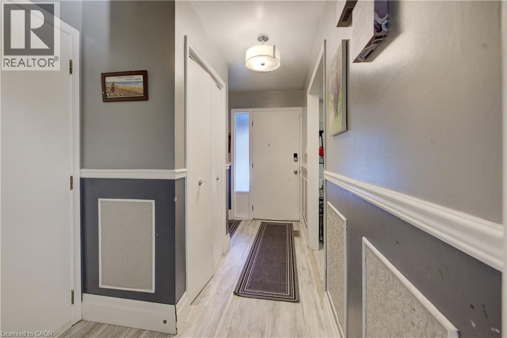 31 Bonfair Court, Kitchener, Ontario  N2M 4P6 - Photo 3 - 40780855