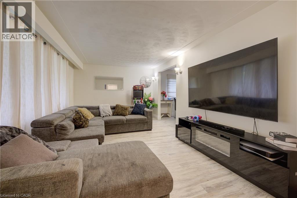 31 Bonfair Court, Kitchener, Ontario  N2M 4P6 - Photo 4 - 40780855