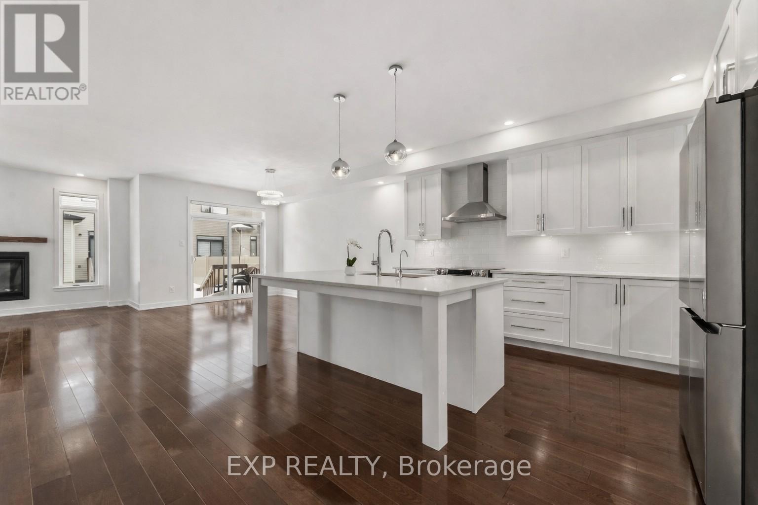 911 Duxbury Lane, Ottawa, Ontario  K4M 0M2 - Photo 3 - X12884506