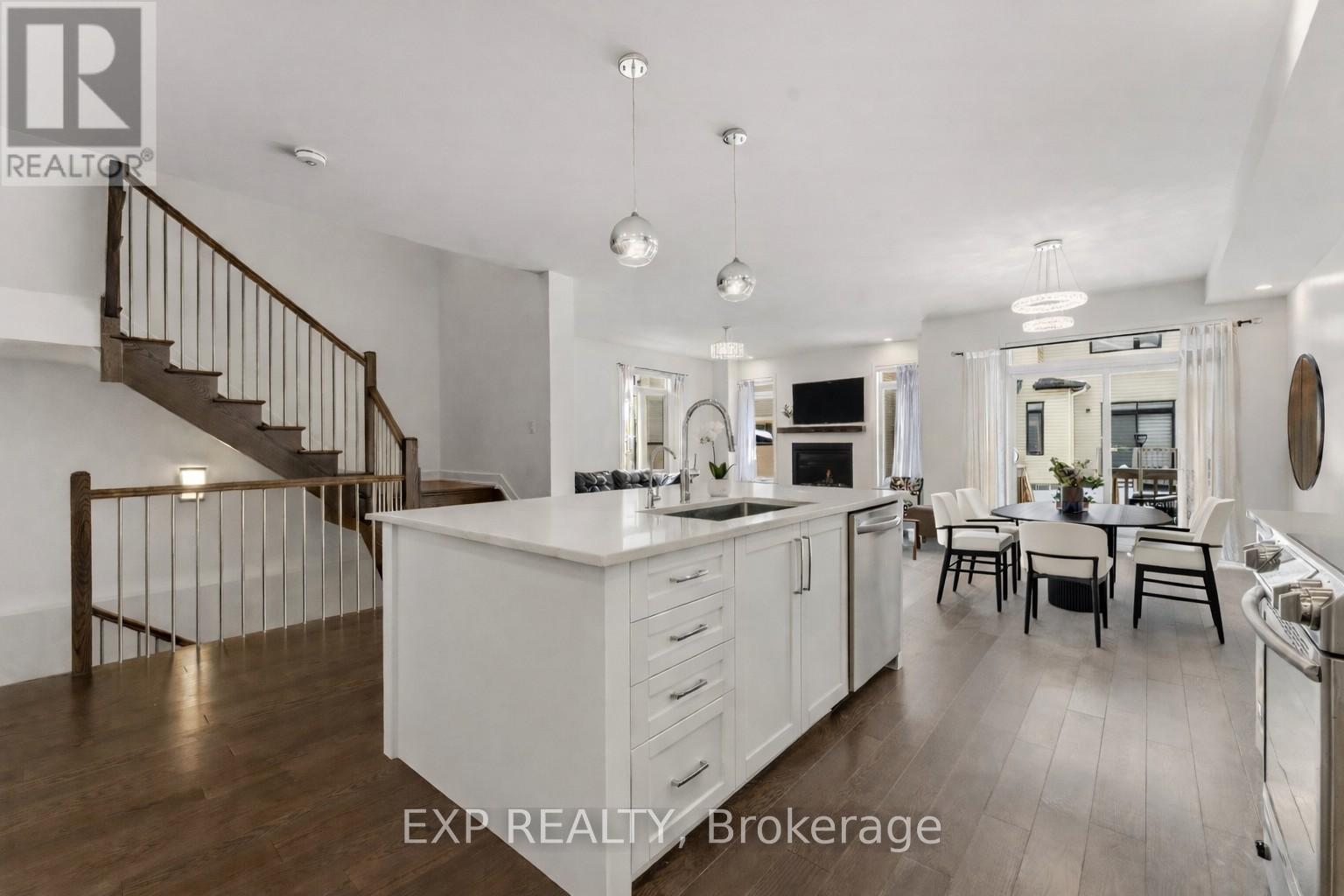 911 Duxbury Lane, Ottawa, Ontario  K4M 0M2 - Photo 4 - X12884506