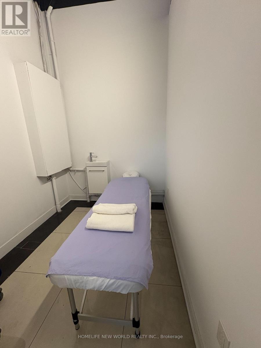 101 - 7130 Warden Avenue, Markham, Ontario  L3R 1S2 - Photo 11 - N12884508