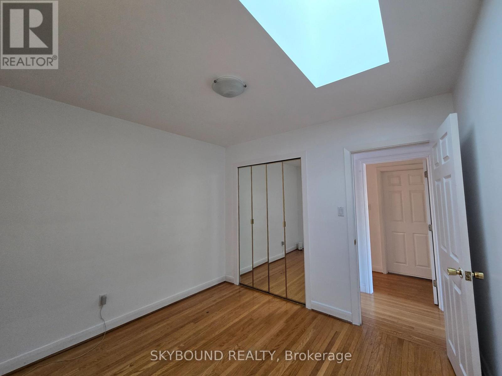 68 Monkton Avenue, Toronto, Ontario  M8Z 4N5 - Photo 12 - W12883090