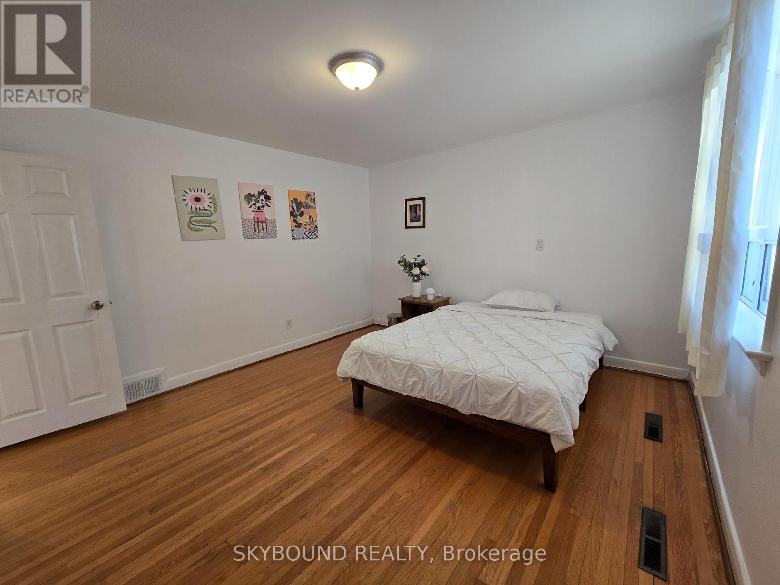 68 Monkton Avenue, Toronto, Ontario  M8Z 4N5 - Photo 17 - W12883090