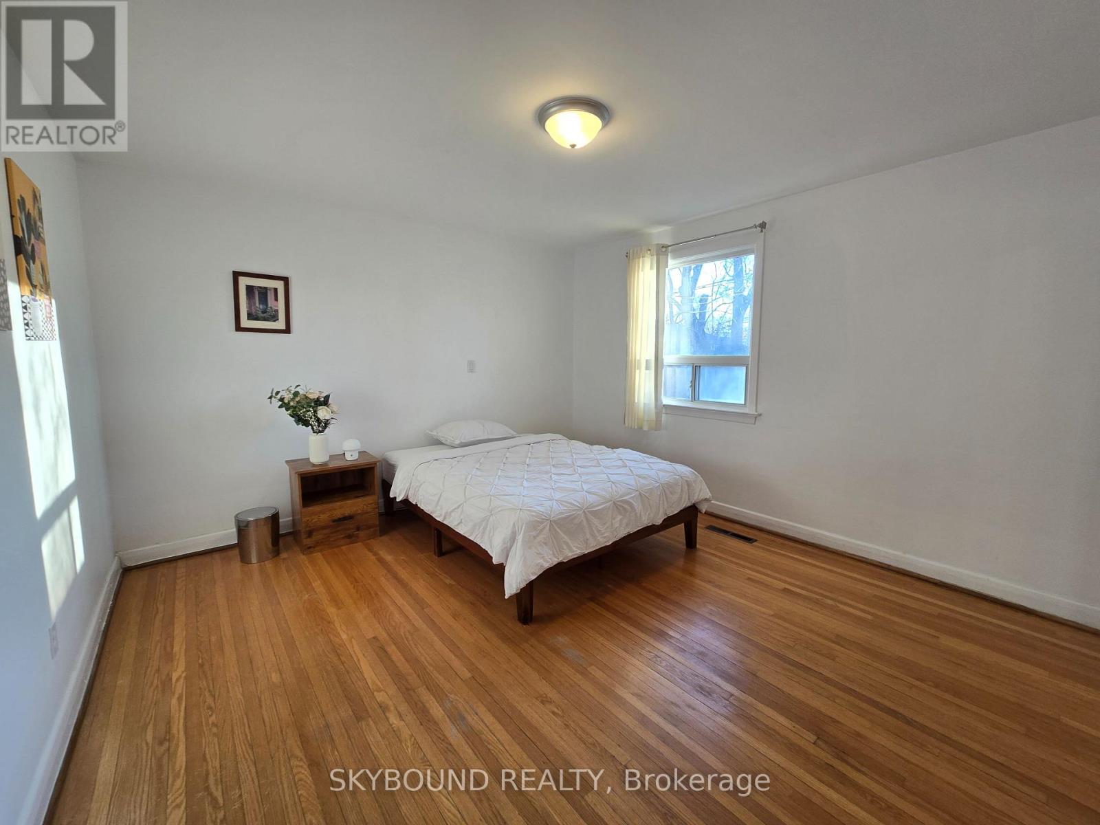 68 Monkton Avenue, Toronto, Ontario  M8Z 4N5 - Photo 15 - W12883090