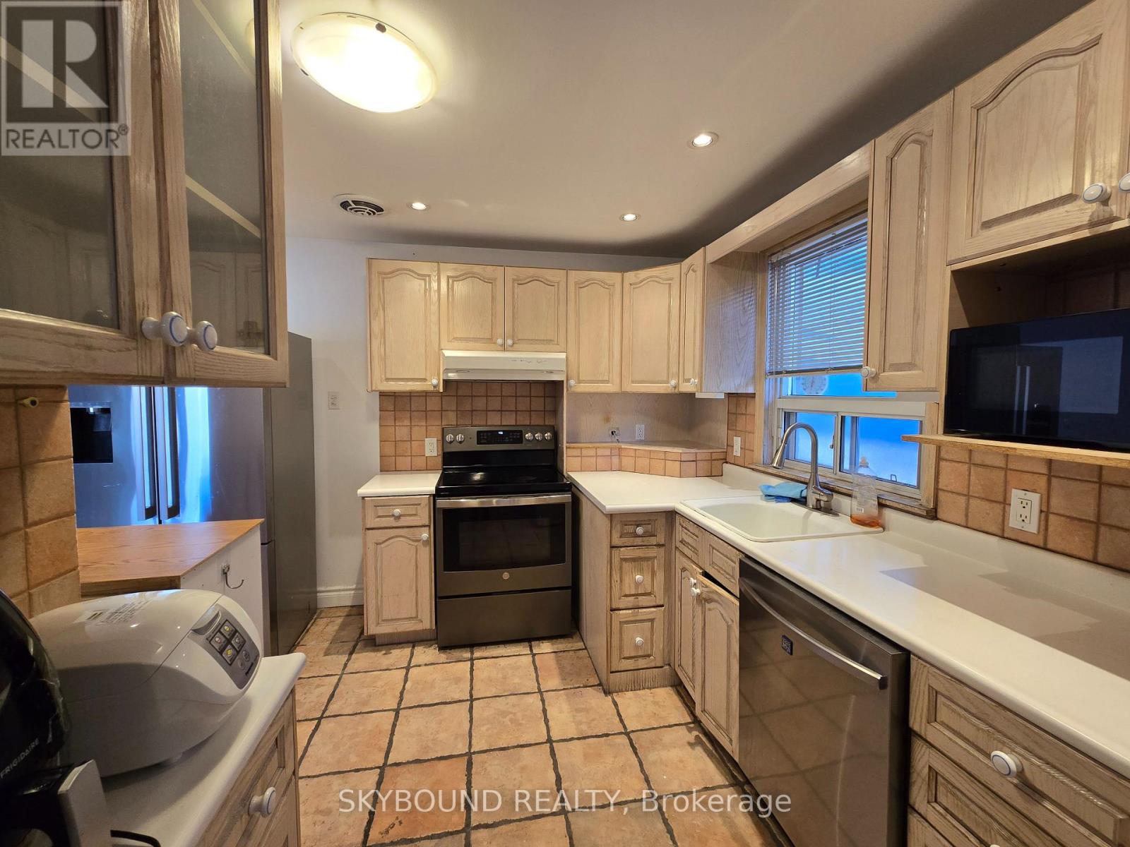 68 Monkton Avenue, Toronto, Ontario  M8Z 4N5 - Photo 30 - W12883090