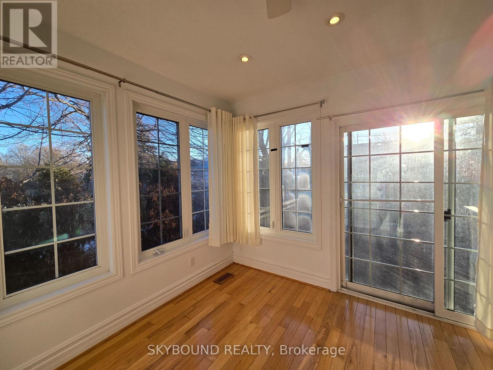 68 Monkton Avenue, Toronto, Ontario  M8Z 4N5 - Photo 9 - W12883090