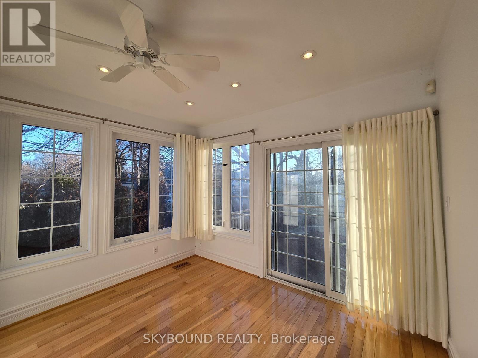 68 Monkton Avenue, Toronto, Ontario  M8Z 4N5 - Photo 7 - W12883090