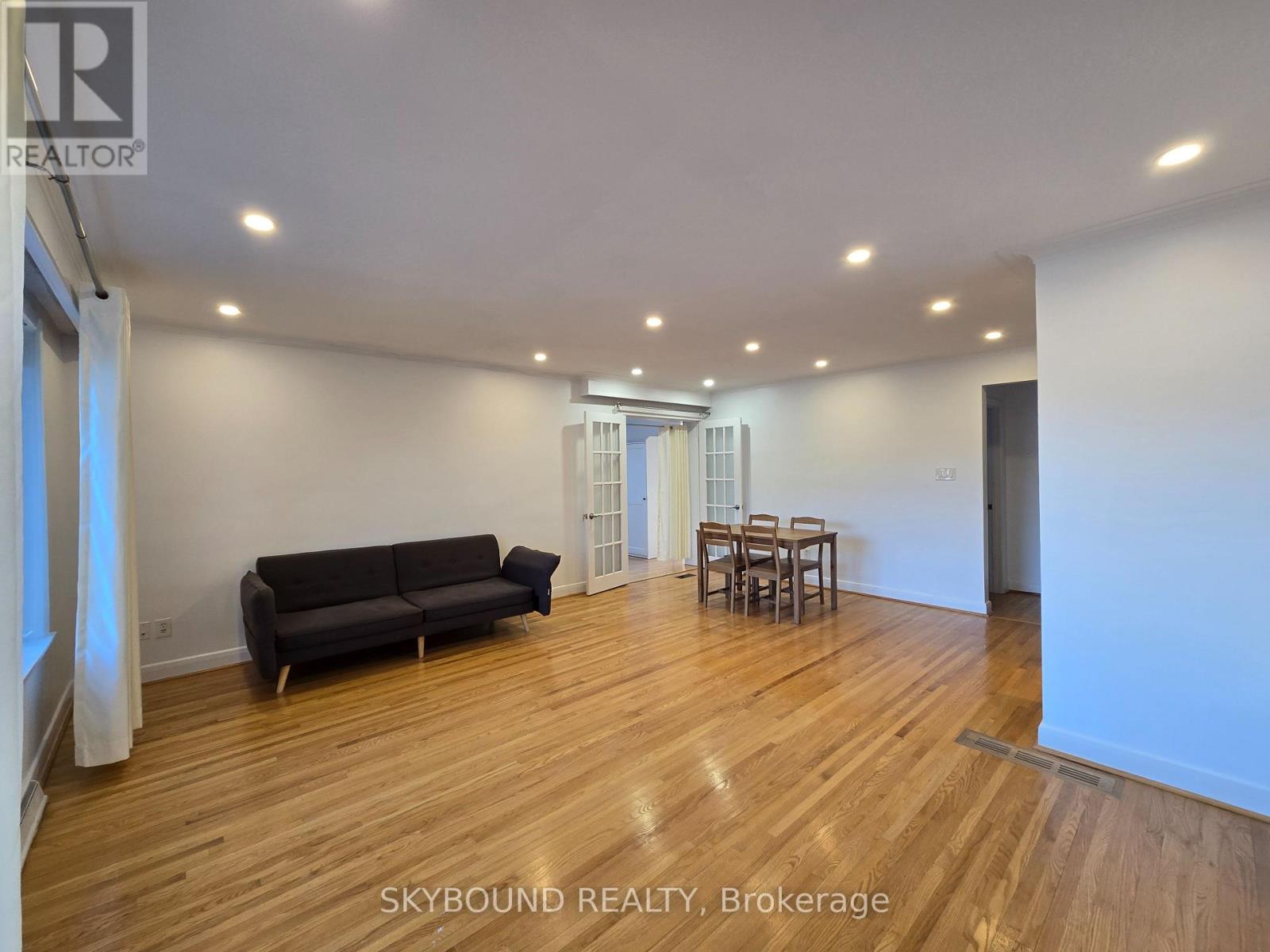 68 Monkton Avenue, Toronto, Ontario  M8Z 4N5 - Photo 6 - W12883090