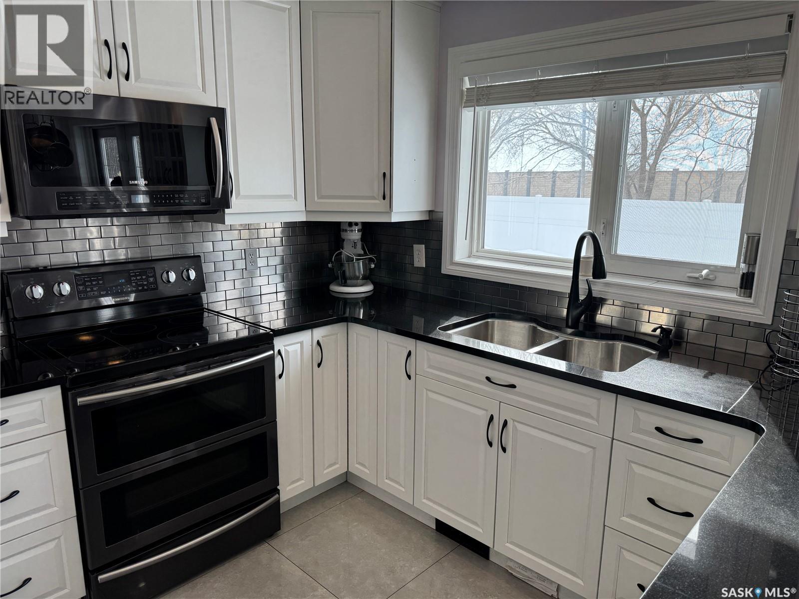 734 Wollaston Court, Saskatoon, Saskatchewan  S7J 4E5 - Photo 17 - SK026385